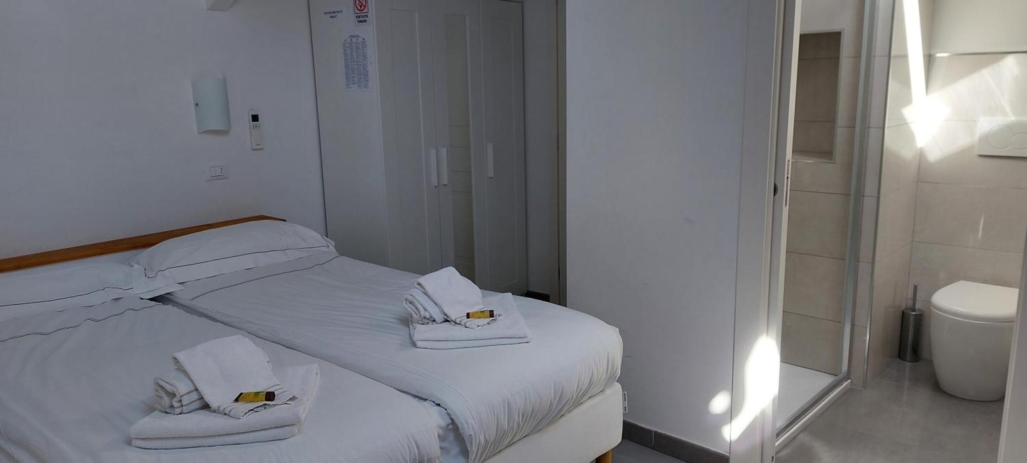 Casa Luigia Rooms Mtb In Finalborgo Bike Room Tour Ebike Trekking Finale Ligure Exterior foto